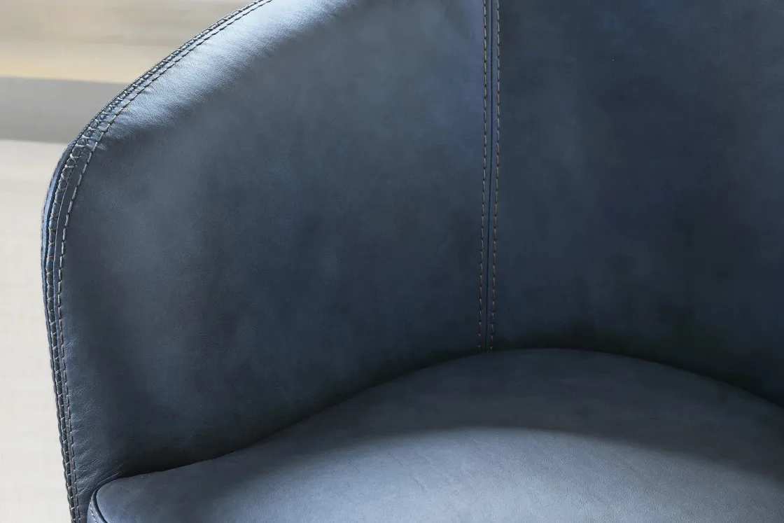 Mor Furniture Barolo Leather Swivel Club Chair In Caramel