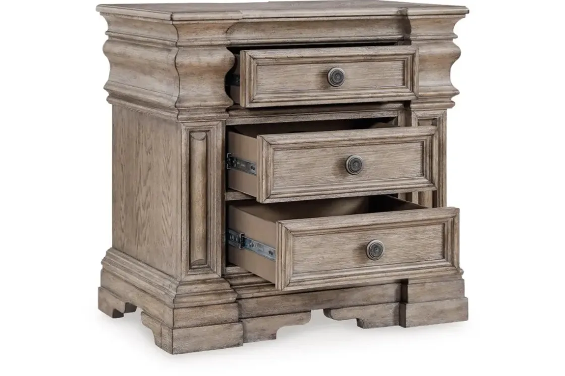 Mor Furniture Blairhurst Panel Bed, Dresser, Mirror & Nightstand In Light Grayish Brown, Queen