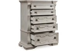 Mor Furniture Bruchandi Chest In Antique White