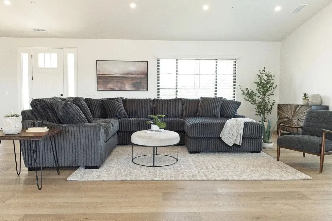Mor Furniture Casper 4 Piece Loveseat Chaise Sectional In Pony Slate, Left Facing