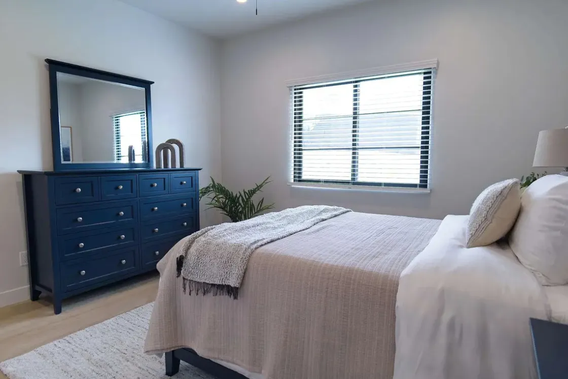 Mor Furniture Grace Panel Bed, Dresser, Mirror & Nightstand In Snowfall, Full