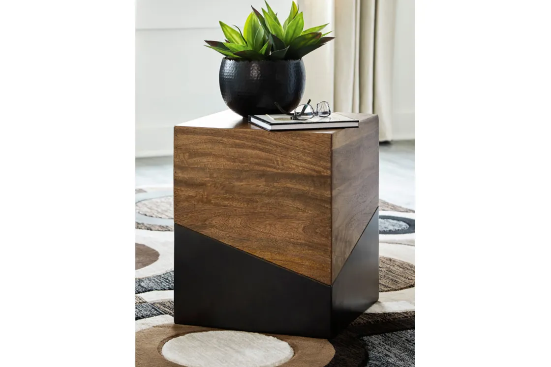 Mor Furniture Trailbend Accent Table