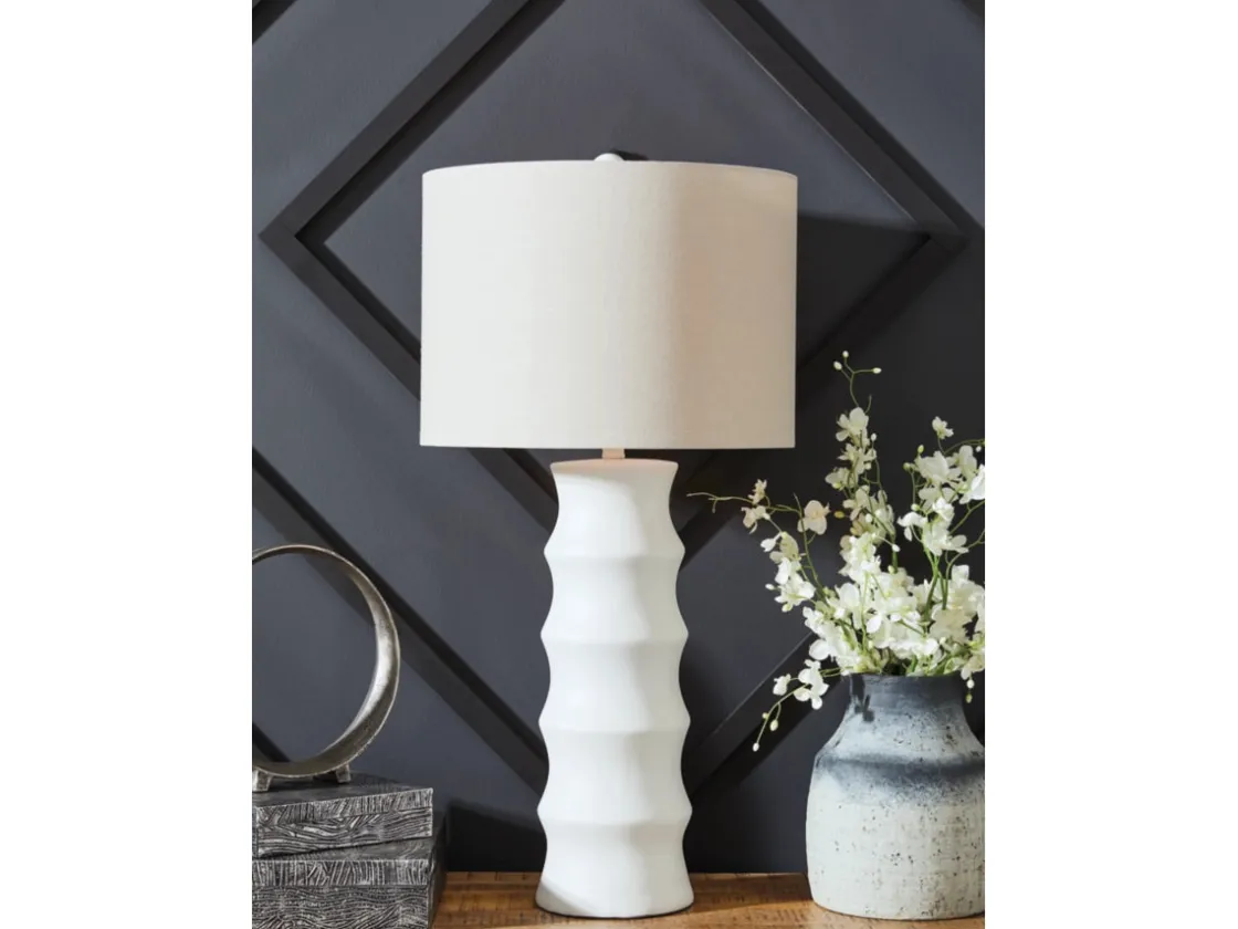 Mor Furniture Veraleigh Floor Lamp In White